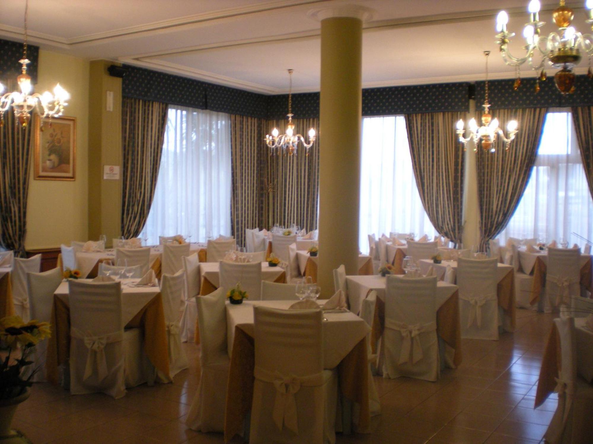 Cristal Hotel مانوكاتْساتي المظهر الخارجي الصورة