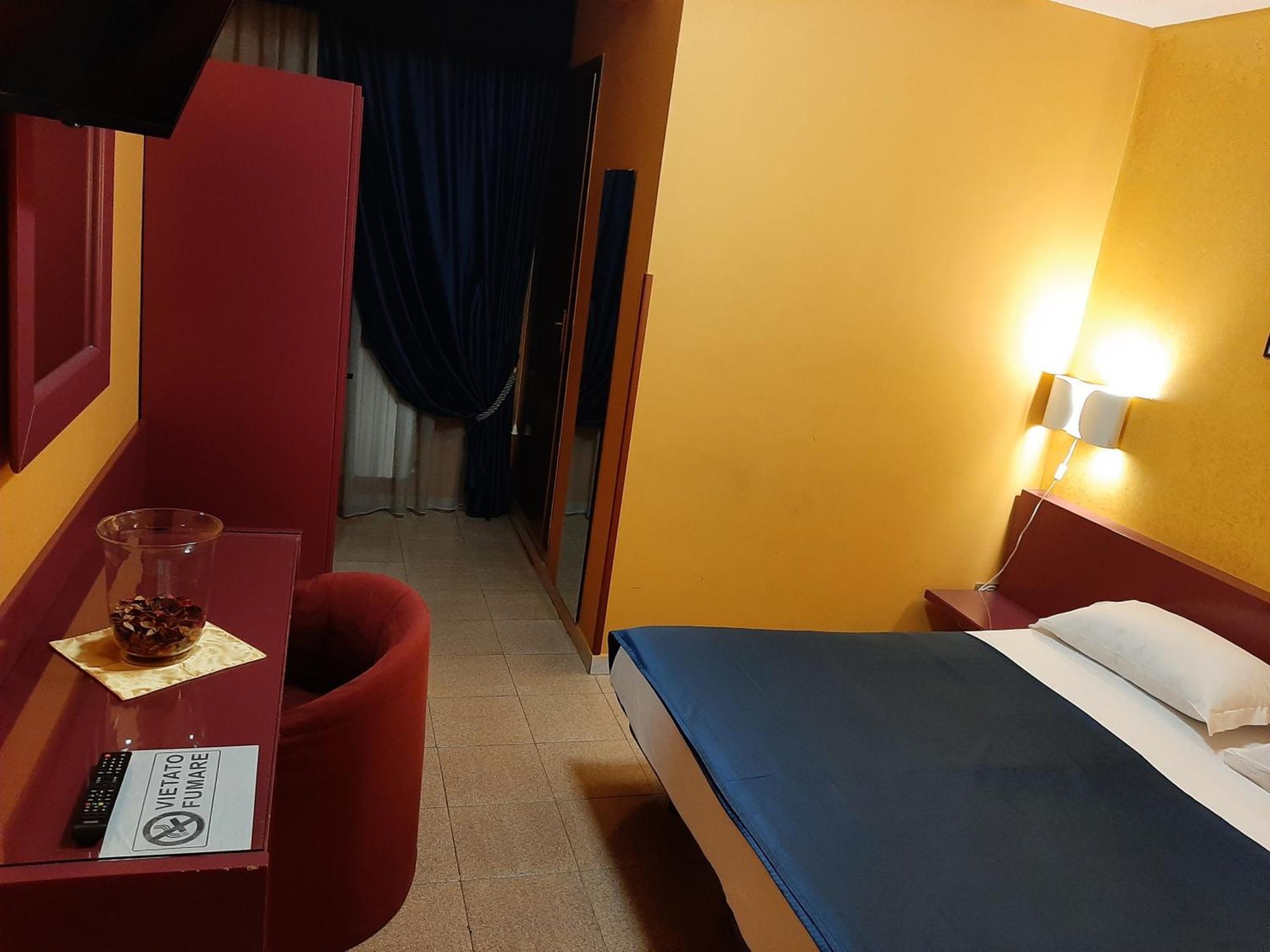 Cristal Hotel مانوكاتْساتي المظهر الخارجي الصورة