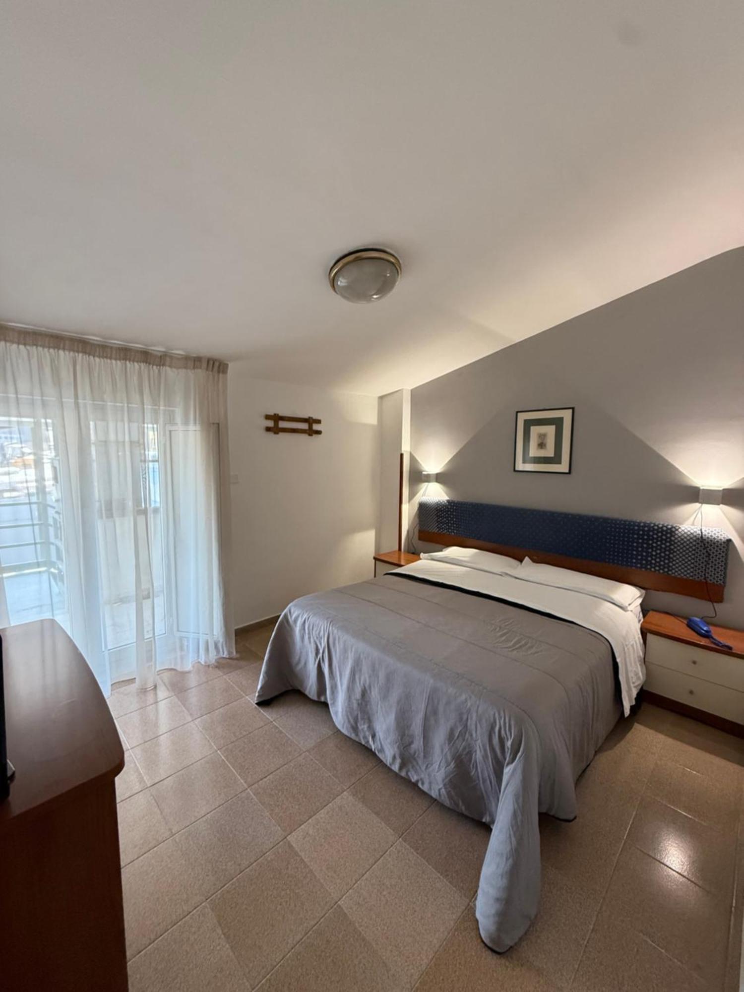 Cristal Hotel مانوكاتْساتي المظهر الخارجي الصورة