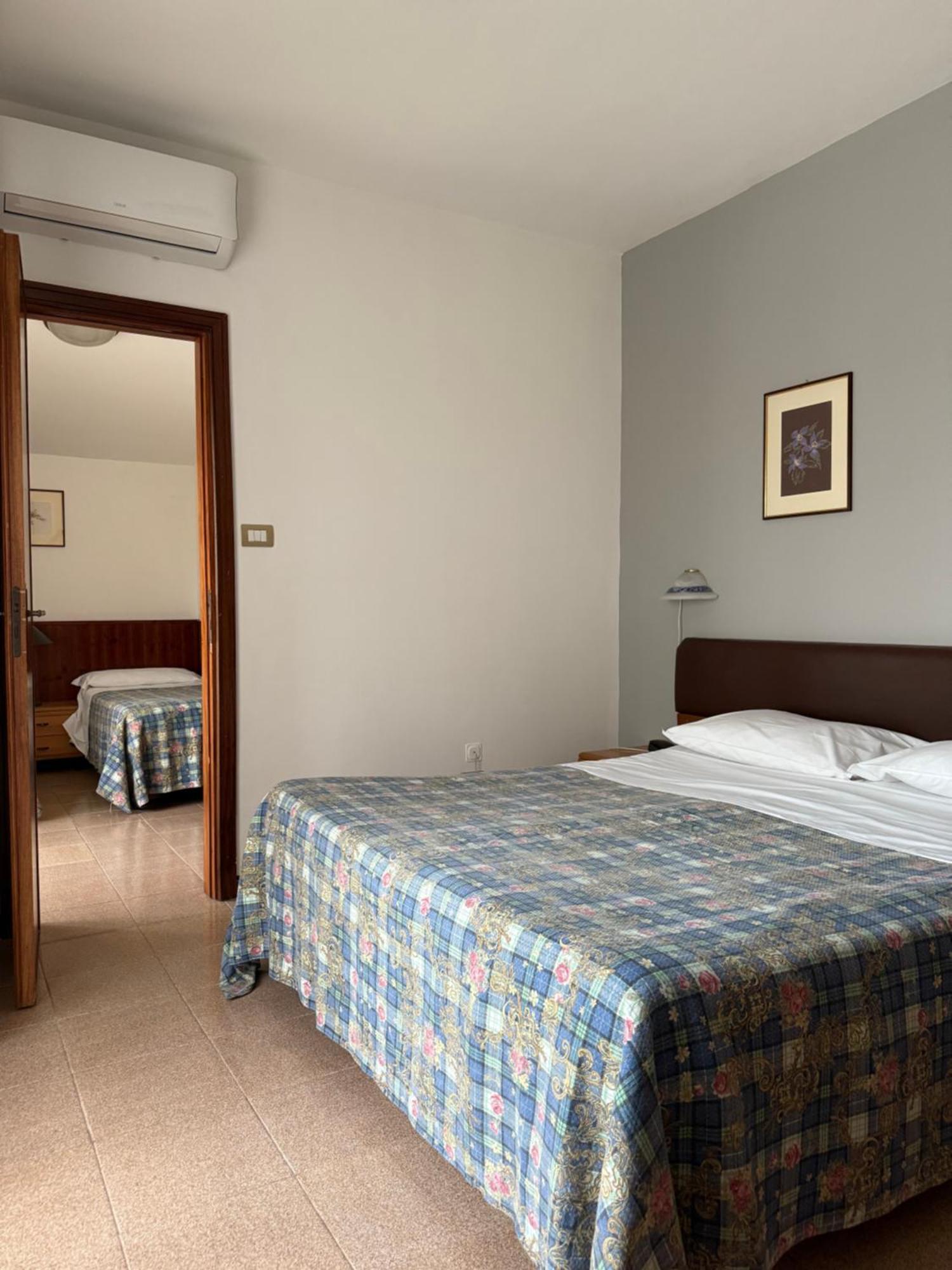 Cristal Hotel مانوكاتْساتي المظهر الخارجي الصورة
