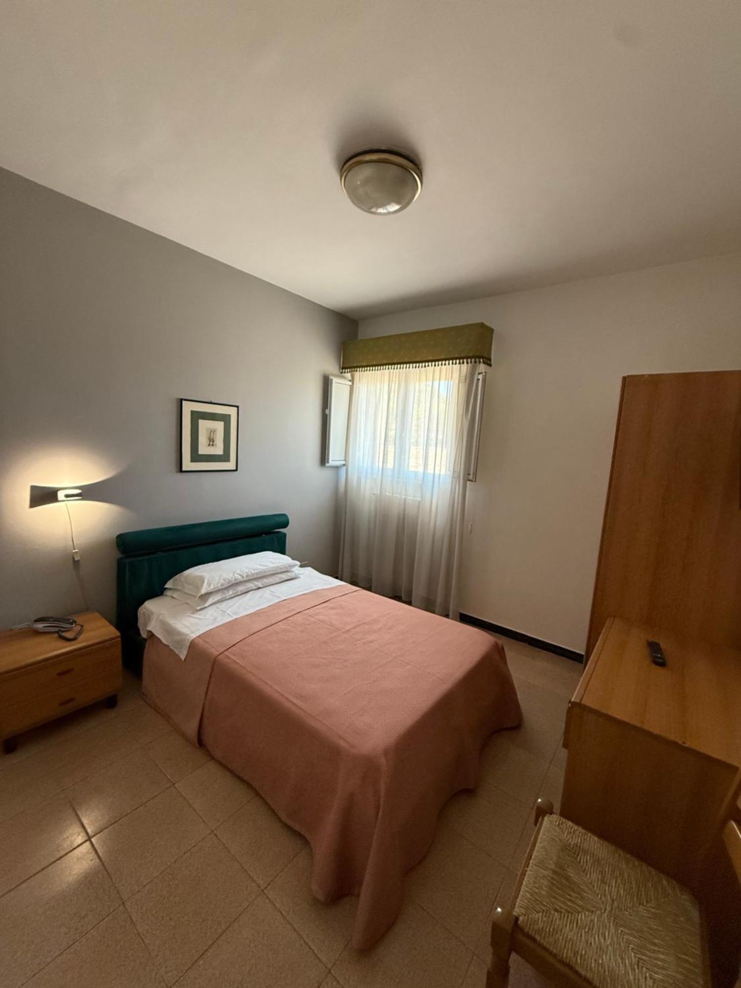 Cristal Hotel مانوكاتْساتي المظهر الخارجي الصورة