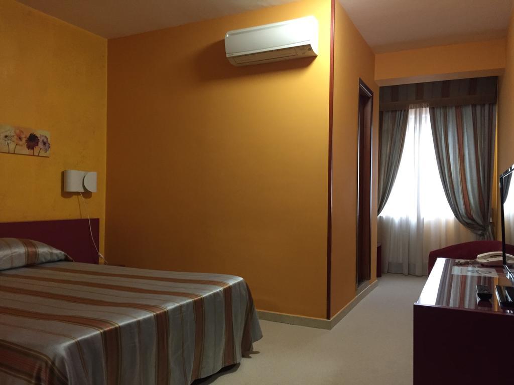 Cristal Hotel مانوكاتْساتي المظهر الخارجي الصورة