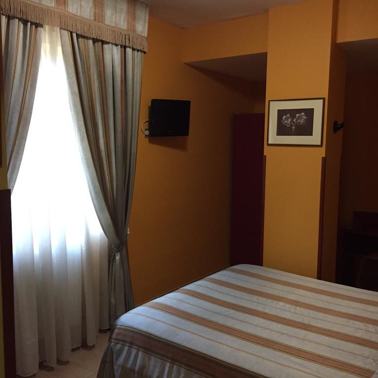 Cristal Hotel مانوكاتْساتي المظهر الخارجي الصورة