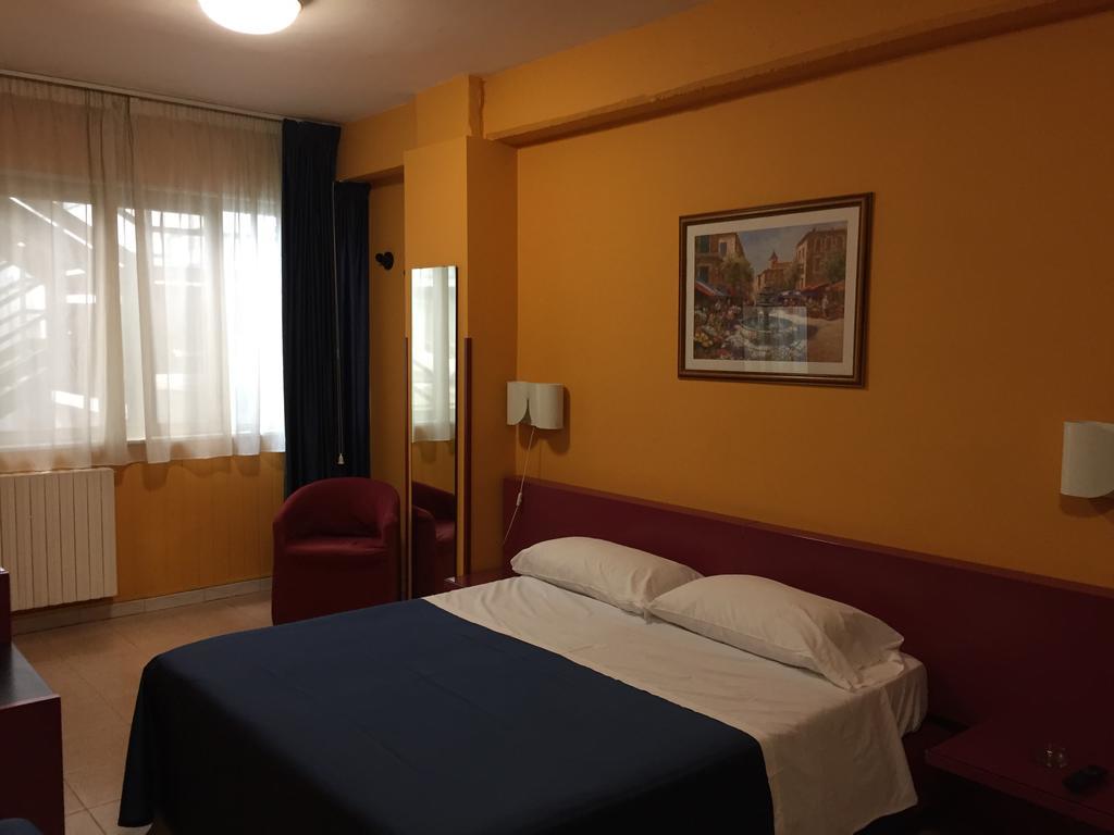 Cristal Hotel مانوكاتْساتي المظهر الخارجي الصورة