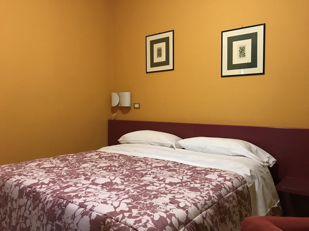 Cristal Hotel مانوكاتْساتي المظهر الخارجي الصورة