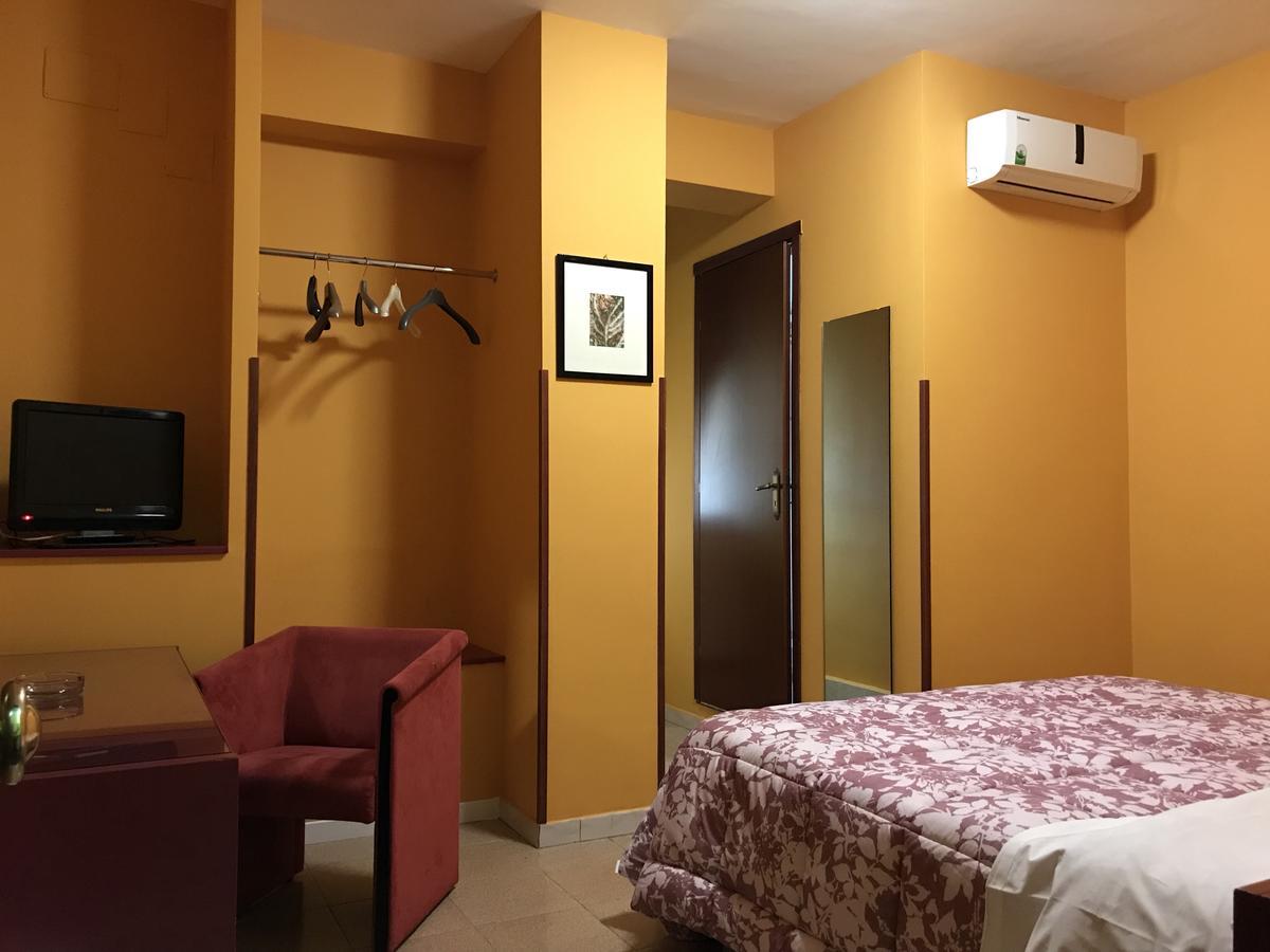 Cristal Hotel مانوكاتْساتي المظهر الخارجي الصورة