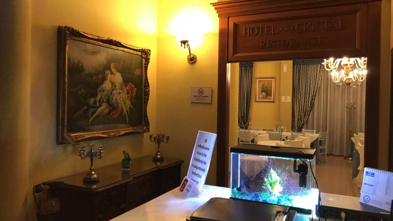 Cristal Hotel مانوكاتْساتي المظهر الخارجي الصورة