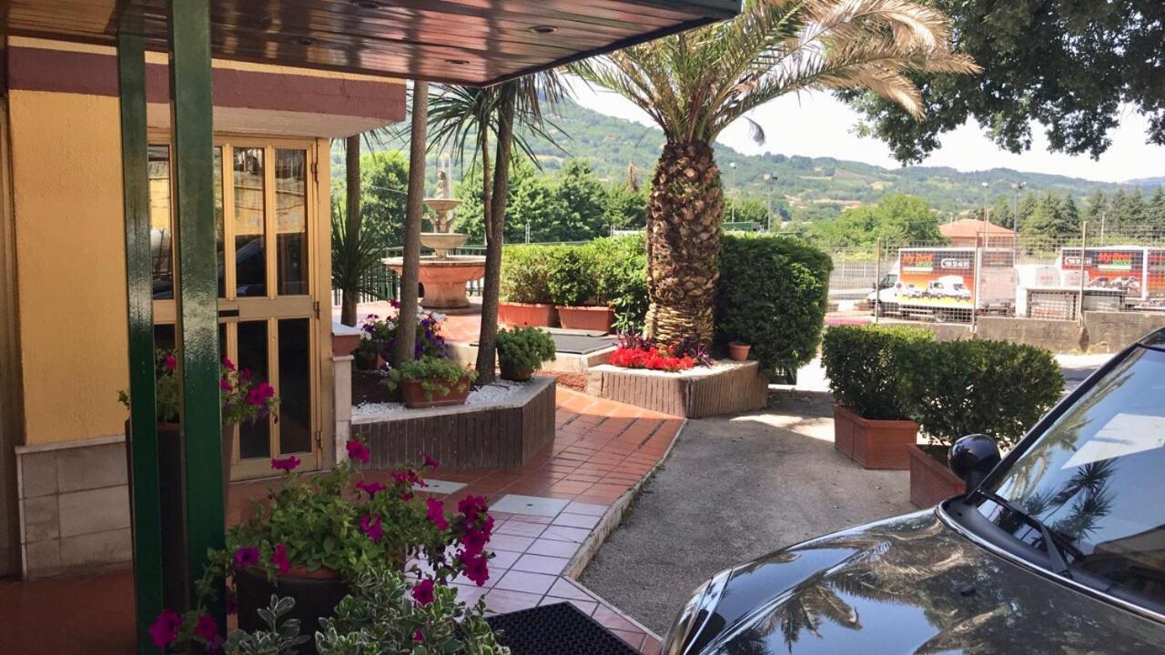Cristal Hotel مانوكاتْساتي المظهر الخارجي الصورة