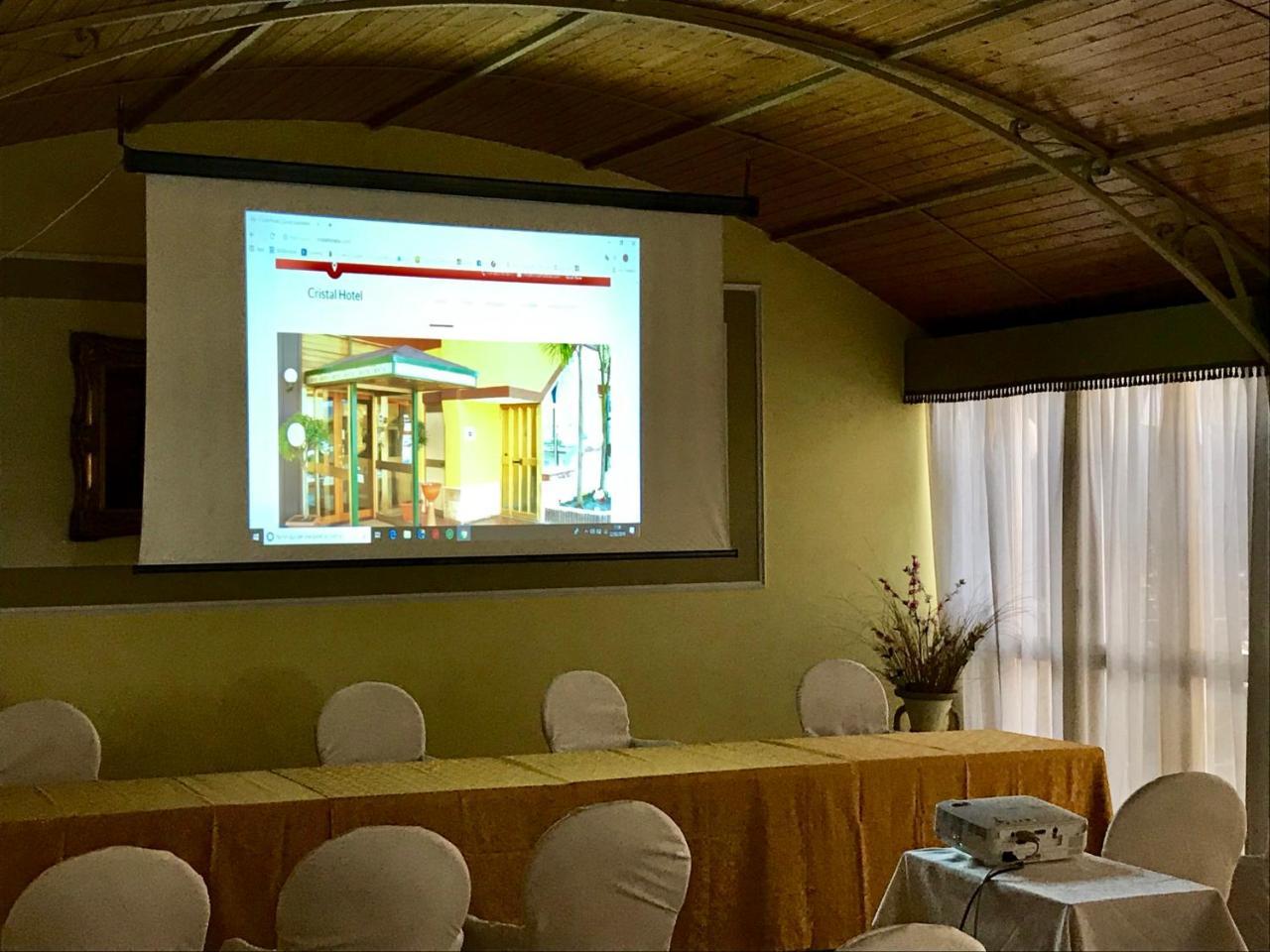 Cristal Hotel مانوكاتْساتي المظهر الخارجي الصورة